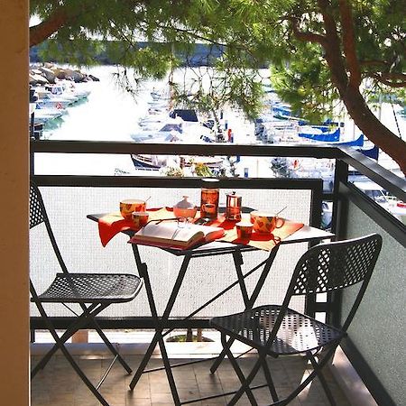 Апартаменты La Terrazza Tra Pini E Mare Сан-Бартоломео-аль-Маре Номер фото